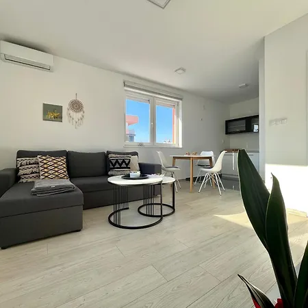 Sunny, Istocno - Lukavica 아파트