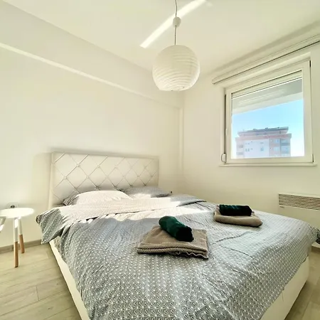 Sunny, Istocno - Lukavica Apartment