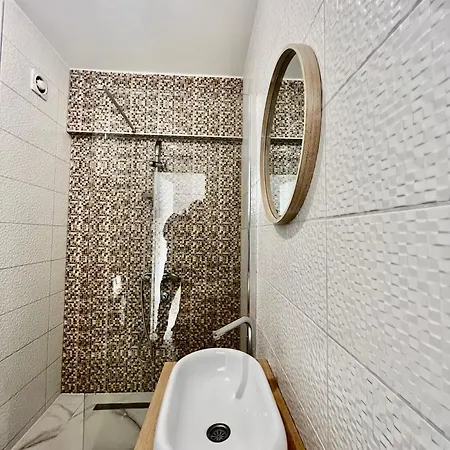 Sunny, Istocno - Lukavica 아파트 *